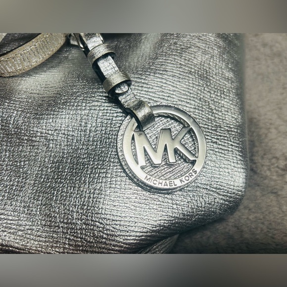 Authentic Michael Kors purse with wallet - Picture 3 of 14